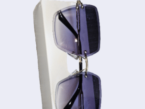 Solid Vintage Elegance – Sunglasses for the Classy Woman